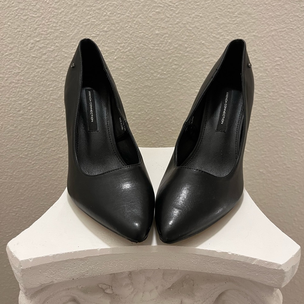 Black pumps